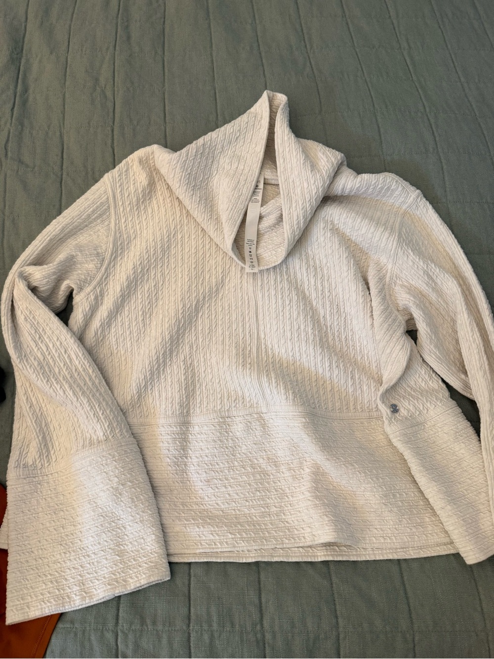Lululemon Retreat Yourself Pullover (see pics/description)